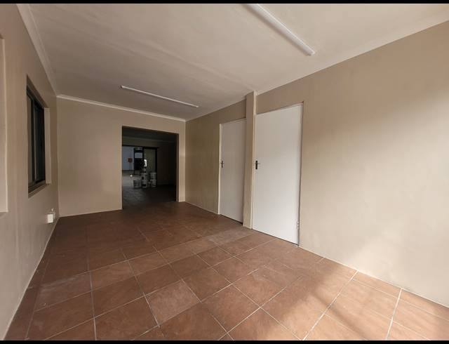 567M² WAREHOUSE TO LET IN STIKLAND INDUSTRIAL